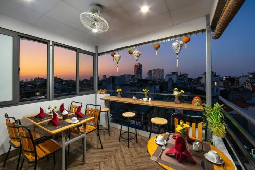 Food and beverages, Hanoi La Cascada House and Travel in Dong Xuan Market