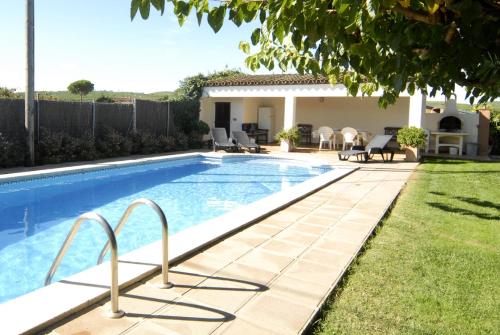 Magnolia Mas Palol, casa con piscina y barbacoa a 5min de la playa in Viladamat