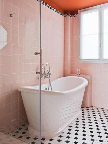 room detail thumbnail 2