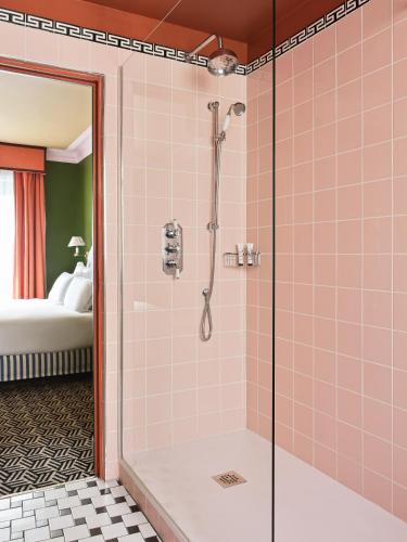 room detail thumbnail 2