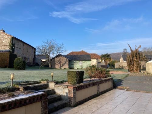 Les gîtes de SoleilMapou, grande maison pour 12-15 personnes avec jardin, pétanque, baby foot, cheminée et barbecue