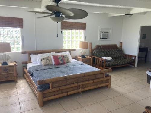 1 king bed, 1 sofa bed