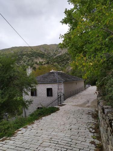Κασα ανοαστρα (casa anoastra), Syrrako Ioanninon in Sirako