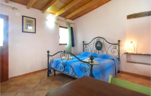 Cozy Home In Santa Lucia Del Mela With Kitchen