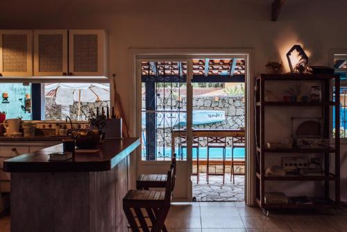 المرافق, Maruja in Piuva