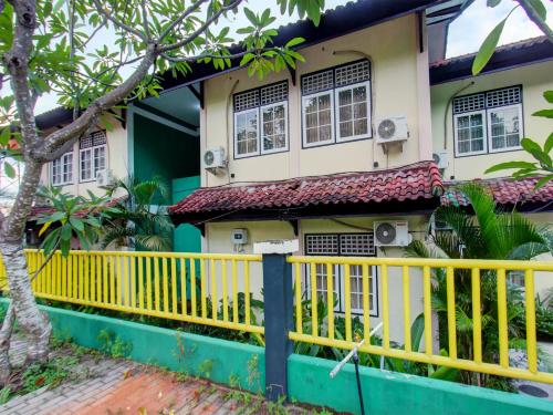 OYO 92001 Unram Guest House