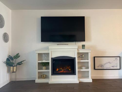 Beautiful Bright & Sparkling 2Bed 1Bath Beach Retreat - Unit 212 detail