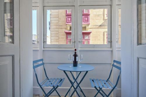 Centrally located Valletta 2-bedroom Loft - image 9