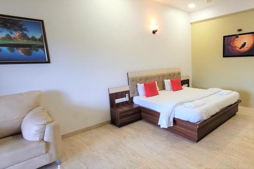 Hotel Om Inn - Talegaon Dabhade