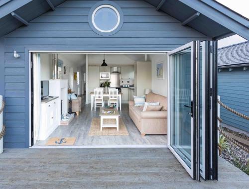 Oreo Shack, The Bay, 2 bedrooms with ensuites, parking for 2 cars, strictly pet-free - Flamborough Head Golf Club