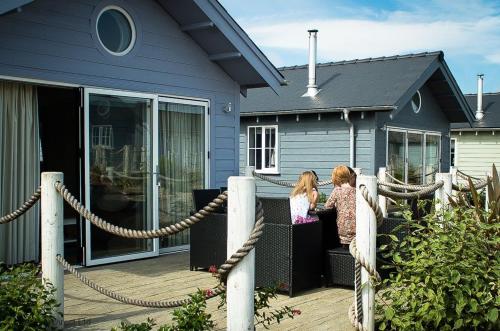 Sea Urchins beach house at The Bay Filey, sleeps 4-5, 2 dogs welcome for free too