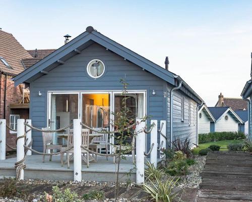 Mariners, The Bay, 2 bedrooms with ensuites, parking nearby, 1 medium or 2 small dogs welcome - Flamborough Head Golf Club