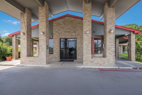 Americas Best Value Inn Lockhart TX