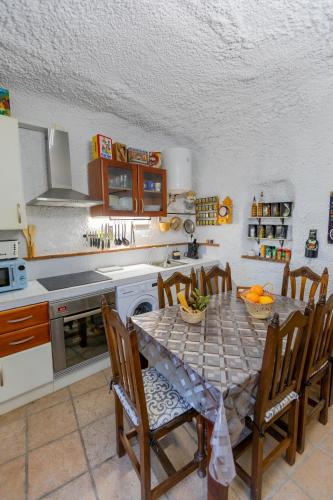 virtuve, Casa cueva con encanto in Terque
