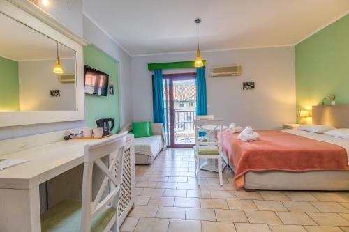Hotel Pegasus-Adult Friendly – Thassos Town, MO