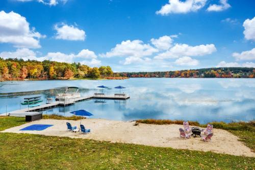 Lake Garden Cottage 22 Acres Boats Hot Tub