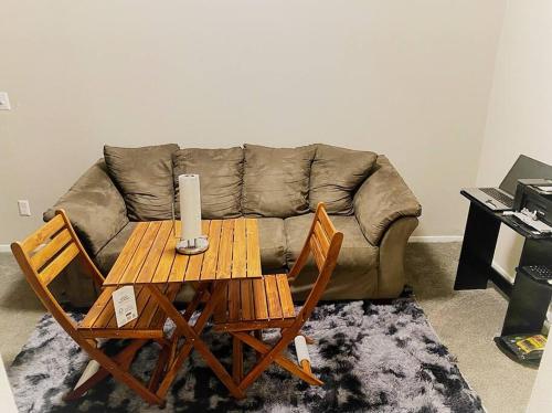 Modern 1 BR APT w/ Pool, Tennis court, Wi-Fi, & AC