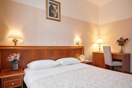 Hotel Lovran Room Type - Standard Double or Twin Room with Street View