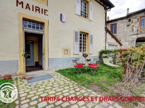 Gîte Sainte-Croix-en-Jarez, 3 pièces, 6 personnes - FR-1-496-275