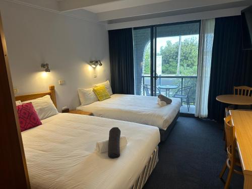 Banjo Paterson Motor Inn Room Type - Quadruple Room with Balcony