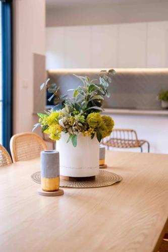 Spacious modern 3 bdr home minutes from beach in Merewether