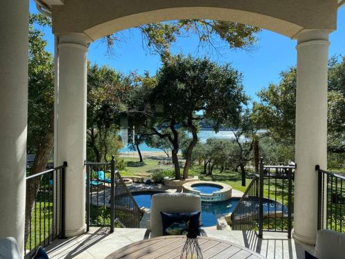 Létesítmények, Luxury Lake House w/ Heated Pool & Multiple Spas in Jonestown (TX)
