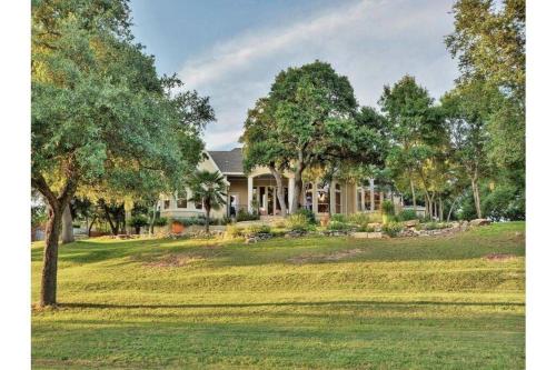Luxury Lake House w/ Heated Pool & Multiple Spas in Jonestown (TX)
