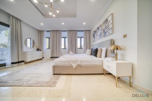 Signature 6BR Villa with Assistant Room and Private Pool in Frond F Palm Jumeirah by Deluxe Holiday Homes, Dubaj (zdjęcie 6)