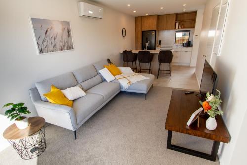City Fringe near Barrington mall 2 bed w/carpark