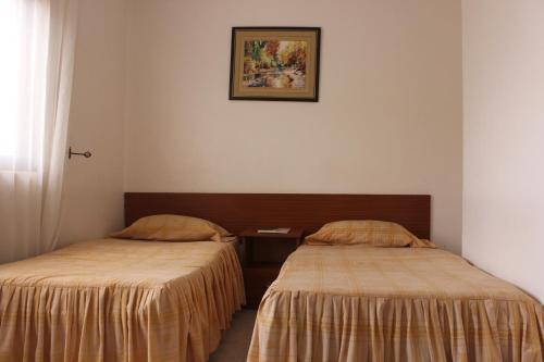 Twin Room image 2