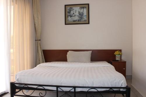 Family Room image 4
