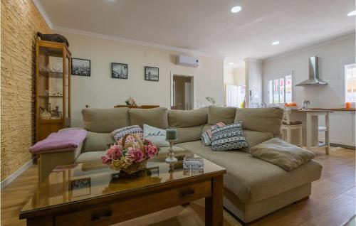 Cozy Home In San Jose Del Valle in La Barca de la Florida