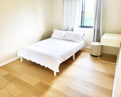 Guestroom, Double bed room-K74 close to shops and train station, shared bathroom and common area in Blacktown