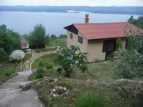  Charismatic Garden Cottage with Sea View in Lokva Rogoznica
