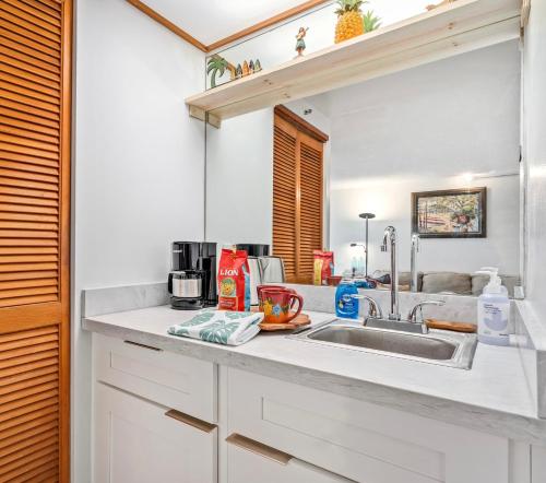kopalnica, @ Marbella Lane -Coastal retreat near Diamond Head in Diamond Head