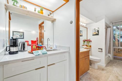 kopalnica, @ Marbella Lane -Coastal retreat near Diamond Head in Diamond Head