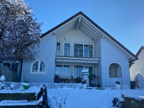 Exterior view, Das blaue Haus - ein Sommertraum und ein Wintermarchen in Weiler-Simmerberg