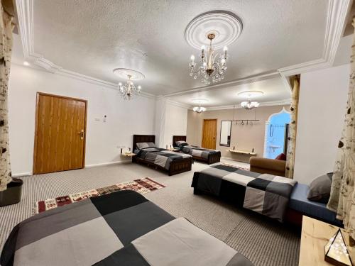 Quadruple Room with Private Bathroom image 3