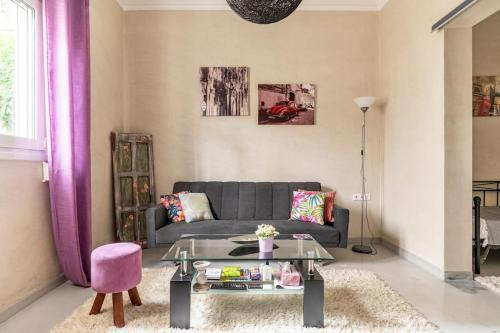 Cute full apt w/backyard in Paleo Faliro