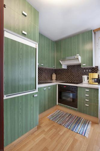 Comfort Two-Bedroom Apartment with Balcony