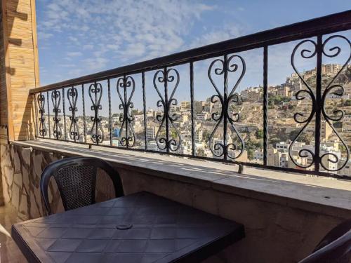 Apartment with Mountain View room in Khirfan Crown Houses -downtown