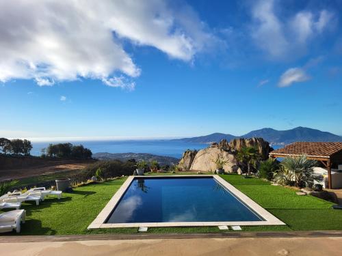 Le rocher in 格罗塞托布吕尼亚