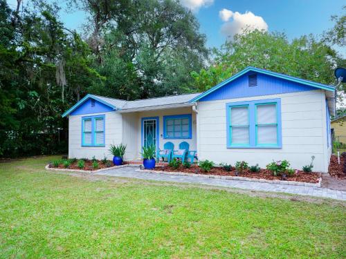 Private Home in Ocala with Fenced Yard, Piano, Central Location, Pets Welcome