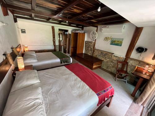 2 double beds