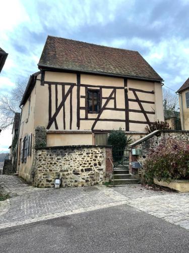 Maison face à l'eglise