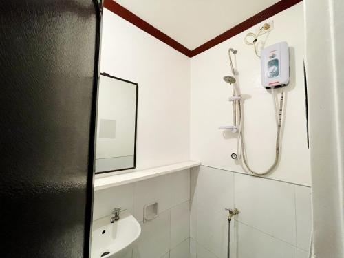 Lara's Guesthouse Siargao - Tap to explore photos