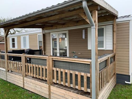 Exterior view, Gezellig chalet in het mooie Zeeland - Oostkapelle in Oostkapelle