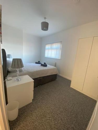 Modern Two Bed House Close To City Centre 2