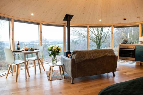 Craigmaddie Muir Roundhouse with Hot Tub Romantic, Luxury, Rural Stay for 2 Near Milngavie, Глазго (фото 3)