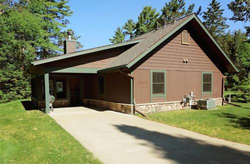 PineCone Cabin in Saint Germain, USA